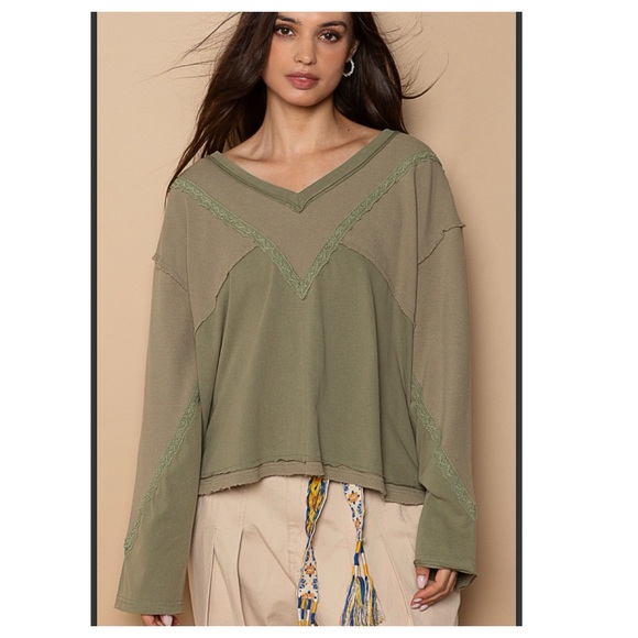 $35 start 281 ๐คPOL V neck lace trim olive top - Picture 7 of 11